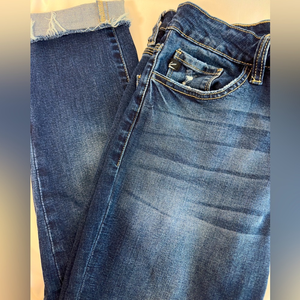 KanCan Jeans Sz 9/28 Light Distressing